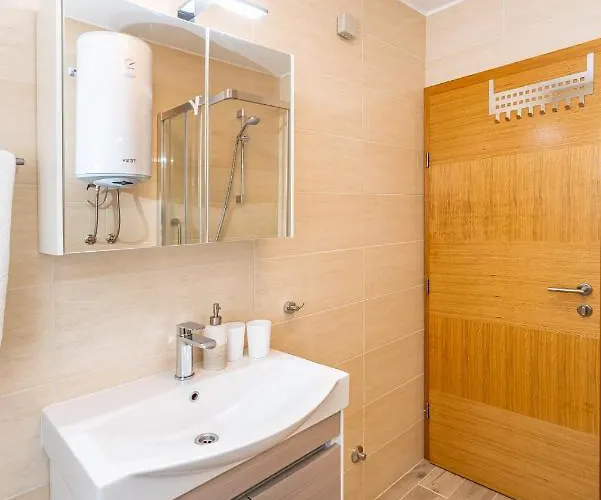 Aurelia Apartment *