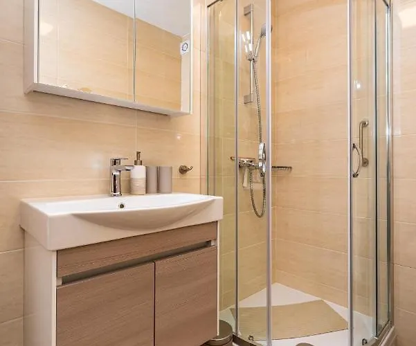 Aurelia Apartment *
