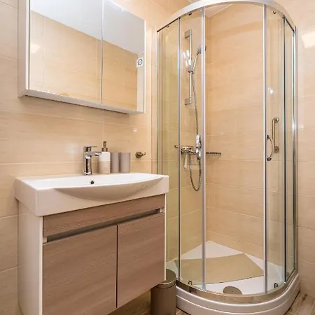 Aurelia Apartment *